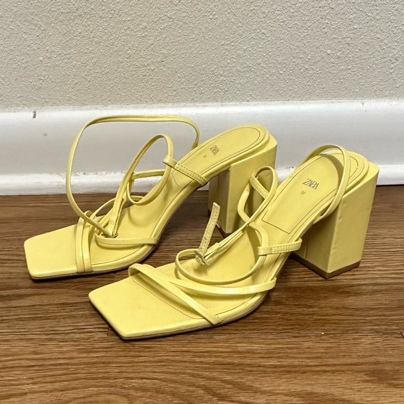 ZARA Block Heel Sandal - Picture 3 of 12